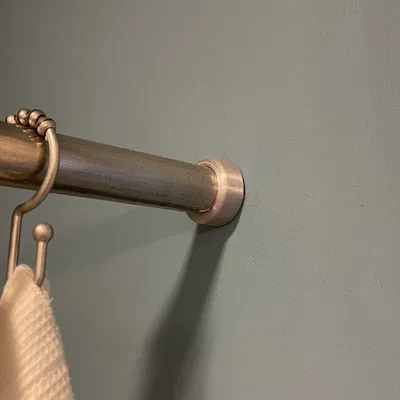 Đầu thanh treo vòi sen đơn giản dễ lắp đặt trên tường khô