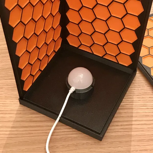 Đèn bàn hình lục giác màu đen và cam cho không gian làm việc Prusa - Image 3