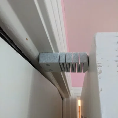 Chặn cửa dưới khung cửa cho cửa gập