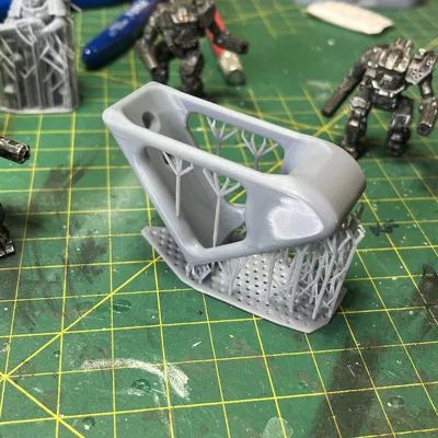 Giá treo chai xịt chắc chắn và tự nhiên