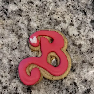 Cutter bánh quy hình logo Barbie B