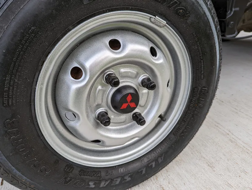 Nắp trung tâm bánh xe 60mm cho xe tải mini - Image 1