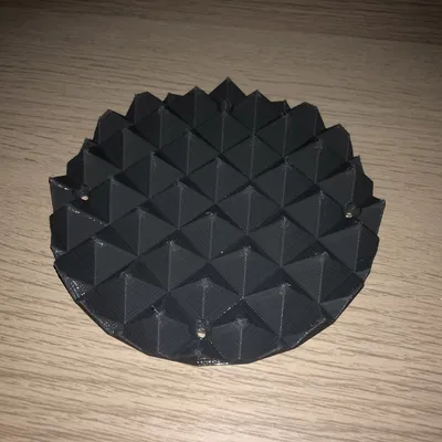 Ván tròn có đinh nhọn cho BDSM