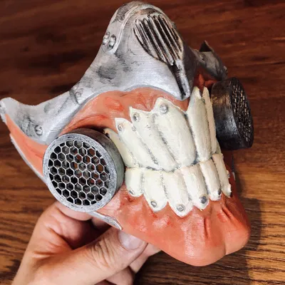 Mặt nạ kinh dị phong cách Immortan trong Mad Max