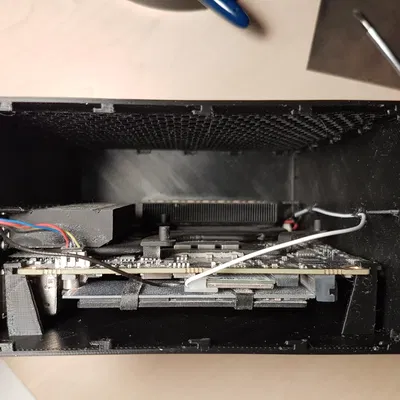 Vỏ máy tùy chỉnh cho Minisforum UM690 với quạt 120mm