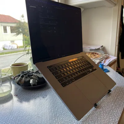 Giá đỡ laptop nhẹ và từ tính cho Macbook