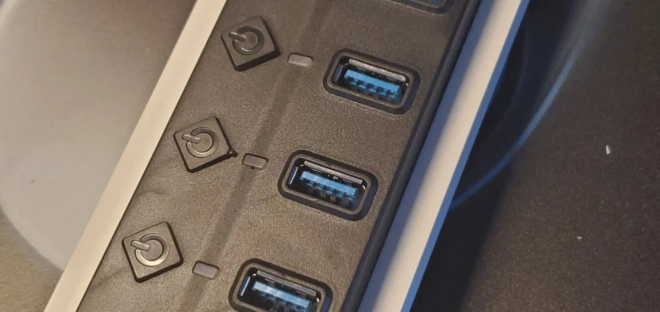 Giá đỡ USB cho bảng ghim Ikea Skadis - Image 1