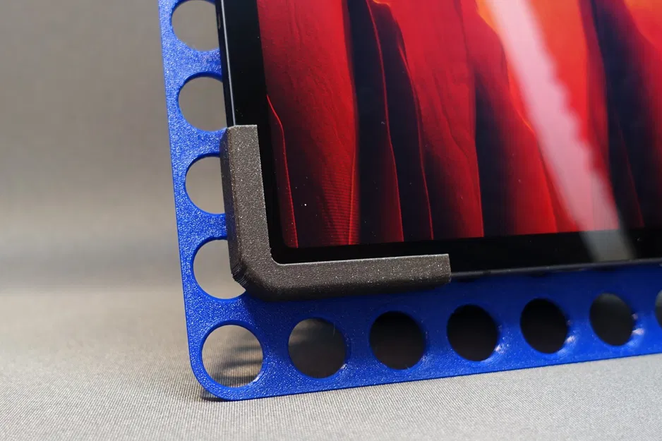 Giá đỡ máy tính bảng cho thùng PC Qube 500 - Image 2