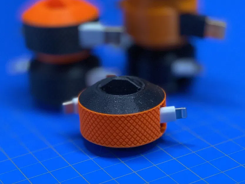 Giá đỡ cuộn cáp USB xếp chồng in sẵn với bề mặt nhám - Image 1