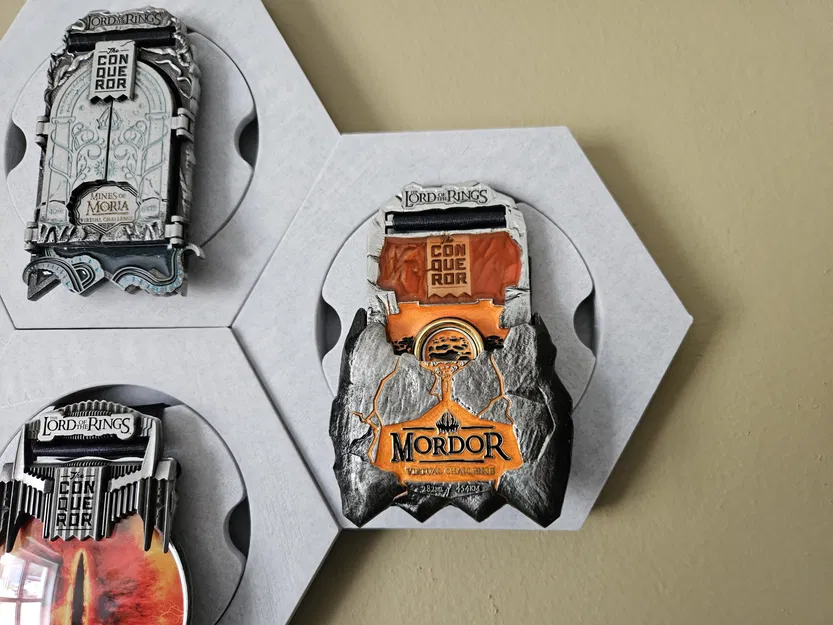 Giá treo huy chương hình lục giác cho thử thách The Conqueror - Image 2