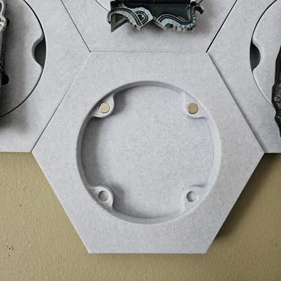 Giá treo huy chương hình lục giác cho thử thách The Conqueror