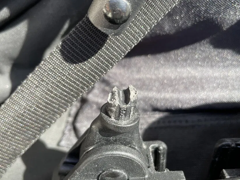 Phần nhựa hỗ trợ Thule Spring cho xe đẩy trẻ em - Image 1