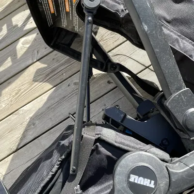 Phần nhựa hỗ trợ Thule Spring cho xe đẩy trẻ em