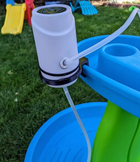 Bộ chuyển đổi bơm nước cho bàn nước Step2 Double Rain Showers - Image 1