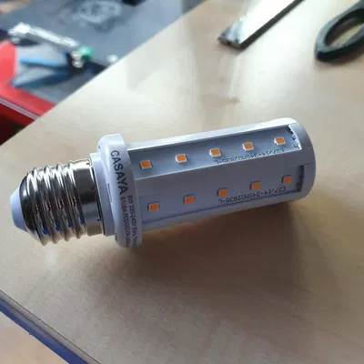 Thay thế vỏ đèn LED bằng kính bị vỡ