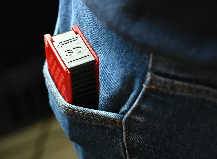 Giá đỡ thẻ SD Flip & Clip của KMS - Image 9