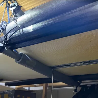 Giá đỡ pully cho ống 32mm dùng để lưu trữ ván lướt