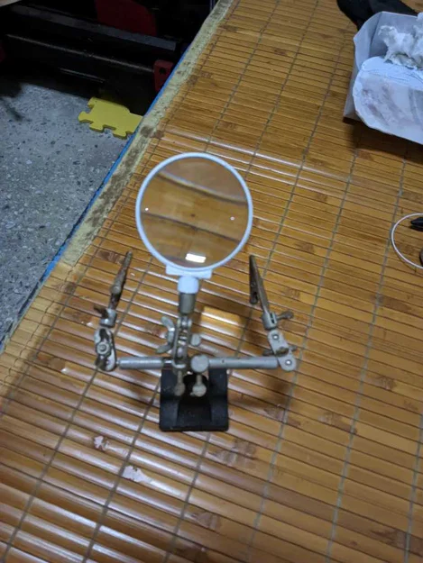 Giá đỡ kính lúp cho việc hàn sửa chữa - Image 1