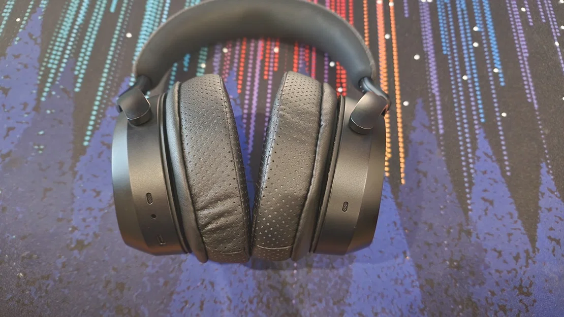 Kẹp gắn tai nghe Brainwavz cho Sennheiser Momentum 4 - Image 1