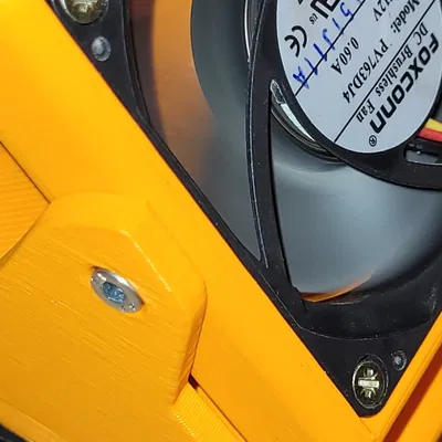 Quạt bàn 70mm sử dụng pin 9V với công tắc bật/tắt