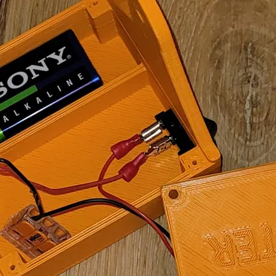 Quạt bàn 70mm sử dụng pin 9V với công tắc bật/tắt