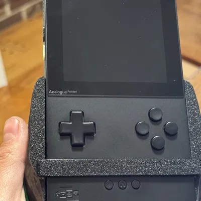 Cầm tay Analog Pocket với dây đeo phía trước