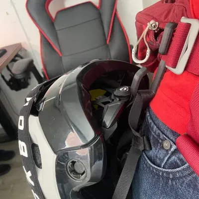 Móc treo nón bảo hiểm cho túi đeo hông MTB