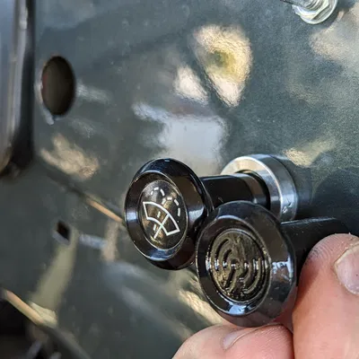 Núm điều khiển thay thế cho radio Toyota FJ40 năm 71