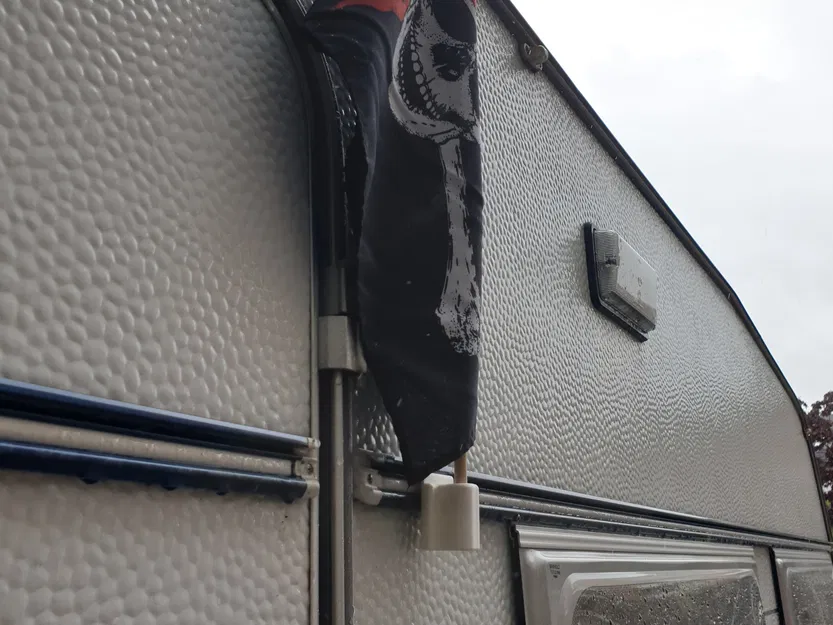 Giá đỡ cờ nhỏ với đường kính 8mm - Image 1