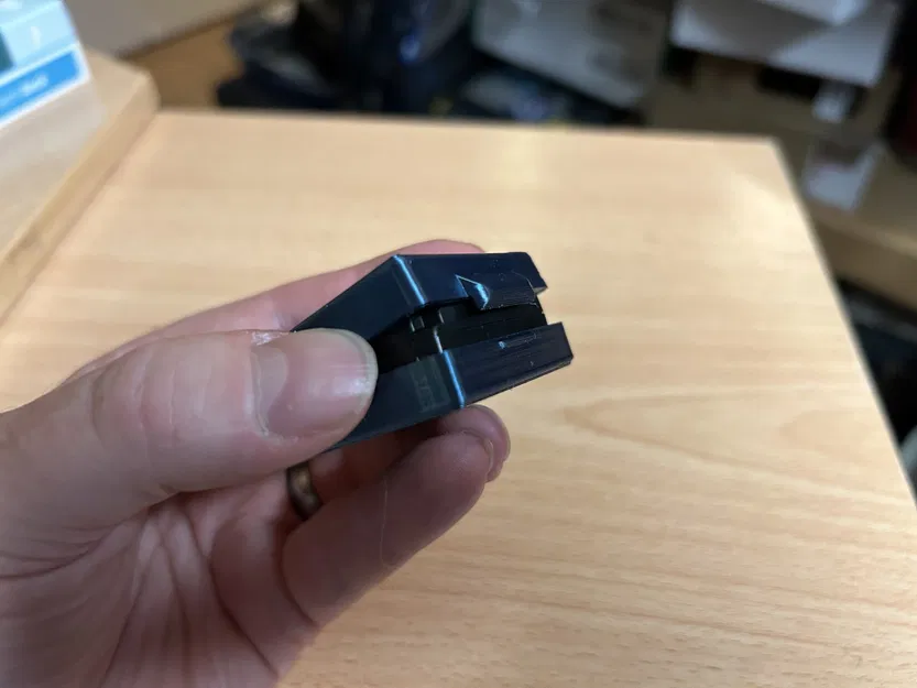 Hộp đựng pin cho máy ảnh Panasonic Lumix DMW-BLG10 - Image 2