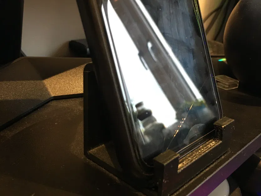 Giá đỡ điện thoại với lỗ khoét cho thanh Home iPhone - Image 4