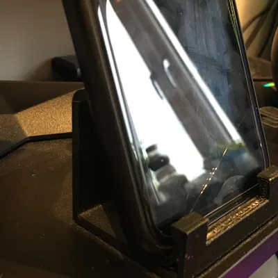 Giá đỡ điện thoại với lỗ khoét cho thanh Home iPhone