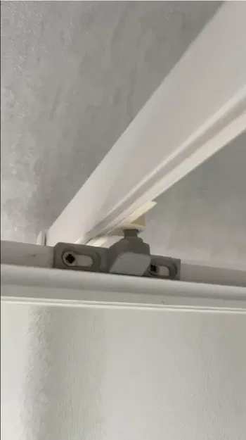 Cửa kính xoay cho phòng tắm - Image 1