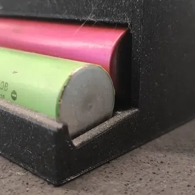 Máy phân phối pin kích thước 18650, chứa 25 viên pin