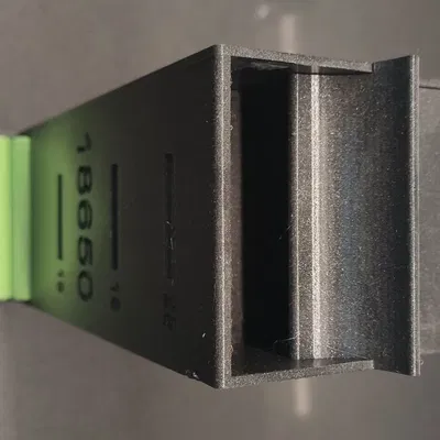 Máy phân phối pin kích thước 18650, chứa 25 viên pin