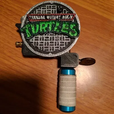 Nắp cống TMNT với logo cho khung máy xăm