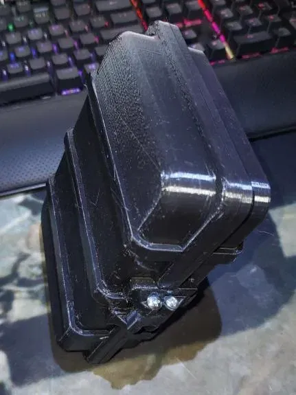 Vỏ bảo vệ Harlot chắc chắn và hấp dẫn - Image 1