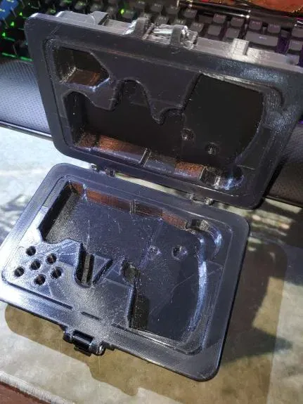 Vỏ bảo vệ Harlot chắc chắn và hấp dẫn - Image 2