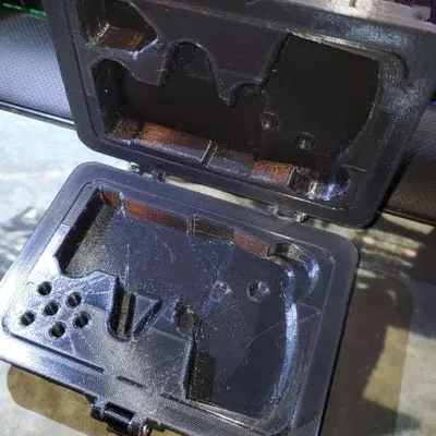 Vỏ bảo vệ Harlot chắc chắn và hấp dẫn