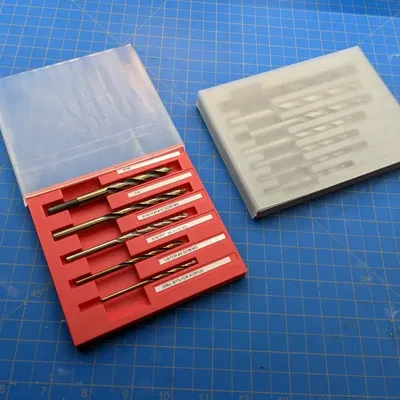 Giá đỡ mũi khoan có nắp cho nhiều kích thước khác nhau