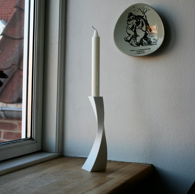 Giá đỡ nến vuông đơn giản với đường cong tinh tế - Image 1