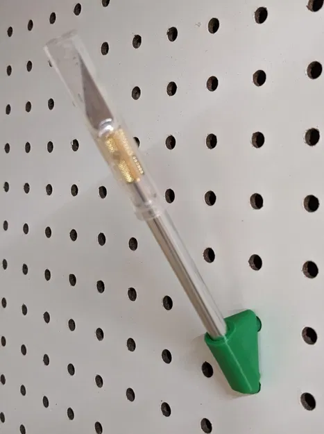 Giá đỡ dao X-acto trên bảng ghim - Image 1