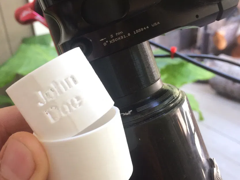 Giá đỡ stem an toàn với tên và số điện thoại của bạn - Image 1