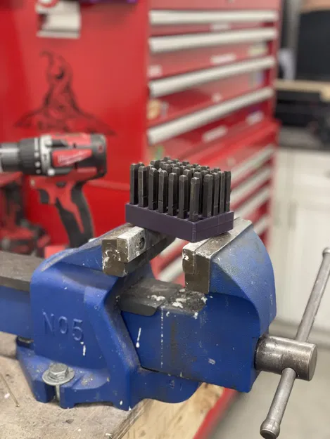 Giá đỡ cho các công cụ đóng dấu và đục lỗ alphanumerical - Image 1