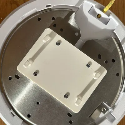 Giá đỡ điểm truy cập Unifi U6-Enterprise Skadis