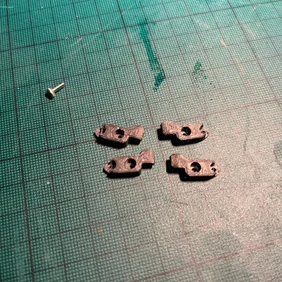 Bản lề khổng lồ cho cửa tre chắc chắn