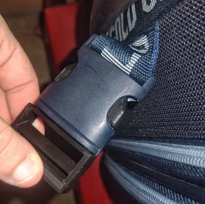 Khóa vali thay thế cho anh trai đi du lịch