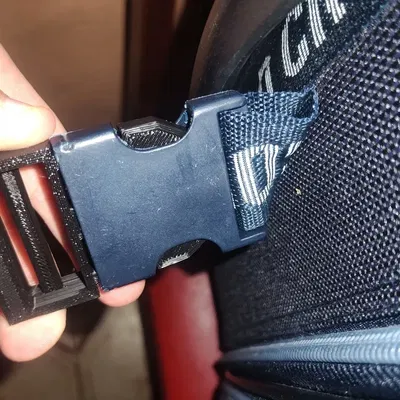 Khóa vali thay thế cho anh trai đi du lịch