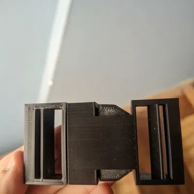 Khóa vali thay thế cho anh trai đi du lịch