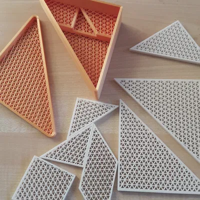 Tangram trong hộp hình tam giác